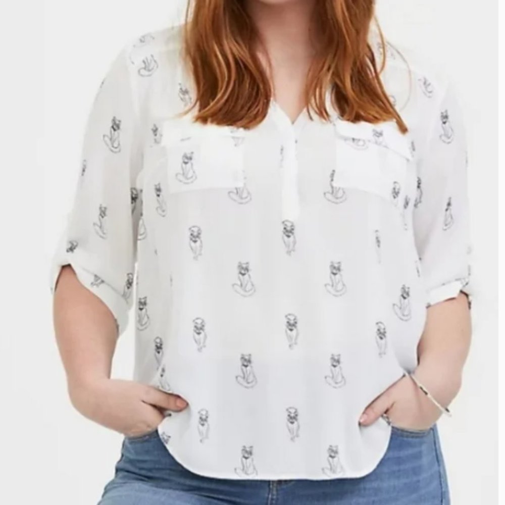 🎉NEW LISTING 🎉Torrid Harper Sassy Cat White Blouse 2X